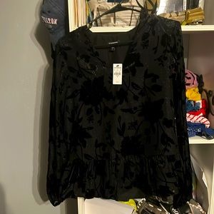 NWT Sparkle Velvet floral V-Neck peplum top